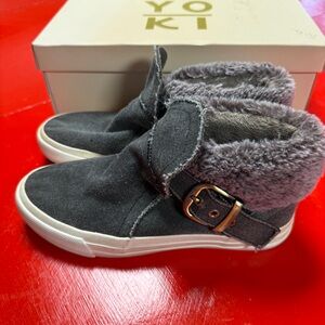 YOKI GRAY SNEAKER BOOTIES FUR SILVER BUCKLE
